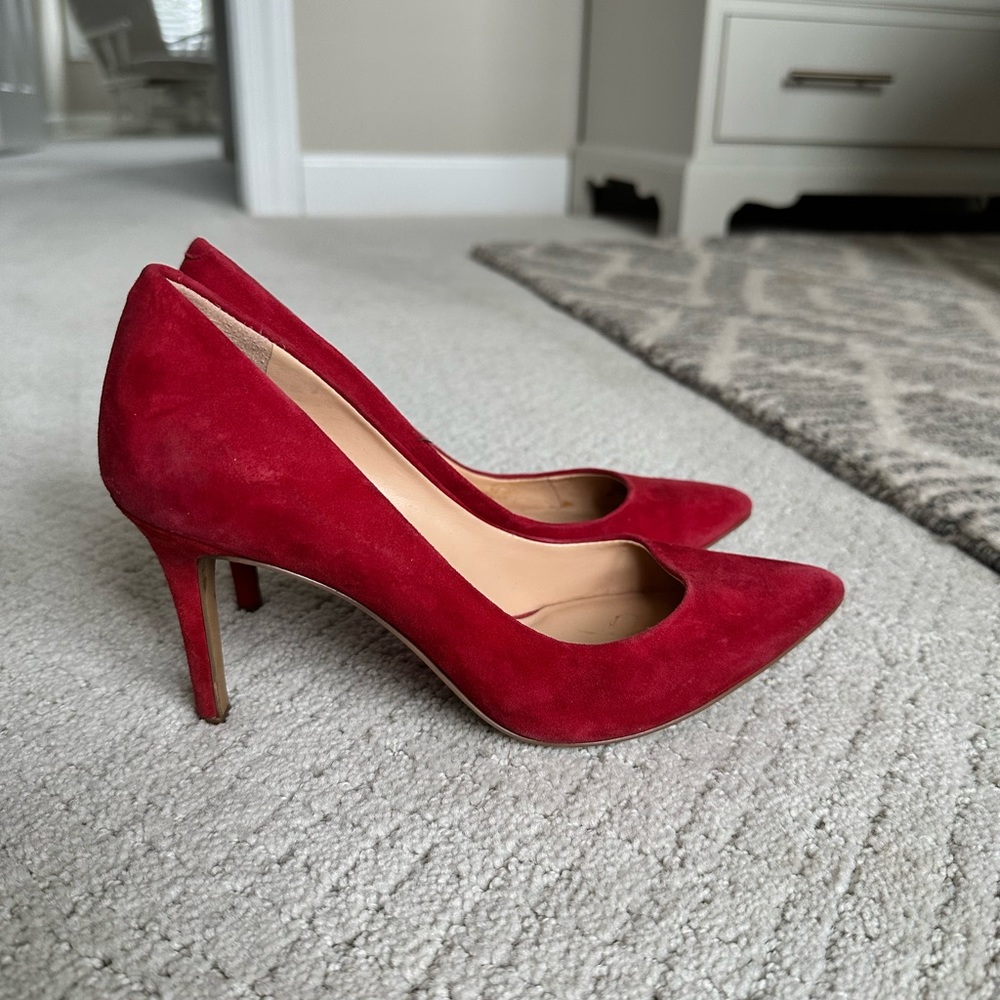 Red Pumps - Jessica Simpson - Picture 2 of 3